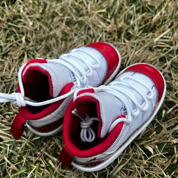 CLEAN Air Jordan 11 XI Retro size 6c Toddler Cherry shoes